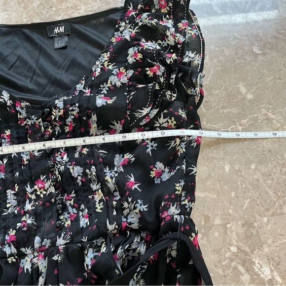 H&M black with multi floral all over print Elastic waist with sash tie size 4 - Picture 8 of 8